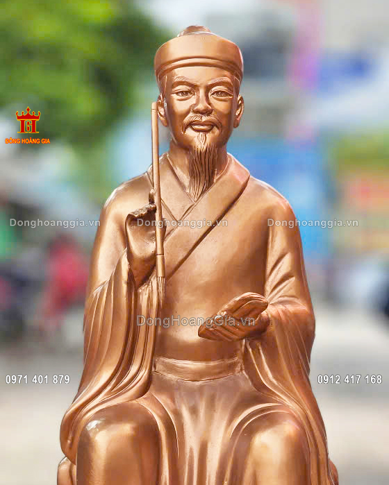 Từng đường nét trên pho tượng được chạm khắc tỉ mỉ và tinh xảo nhất